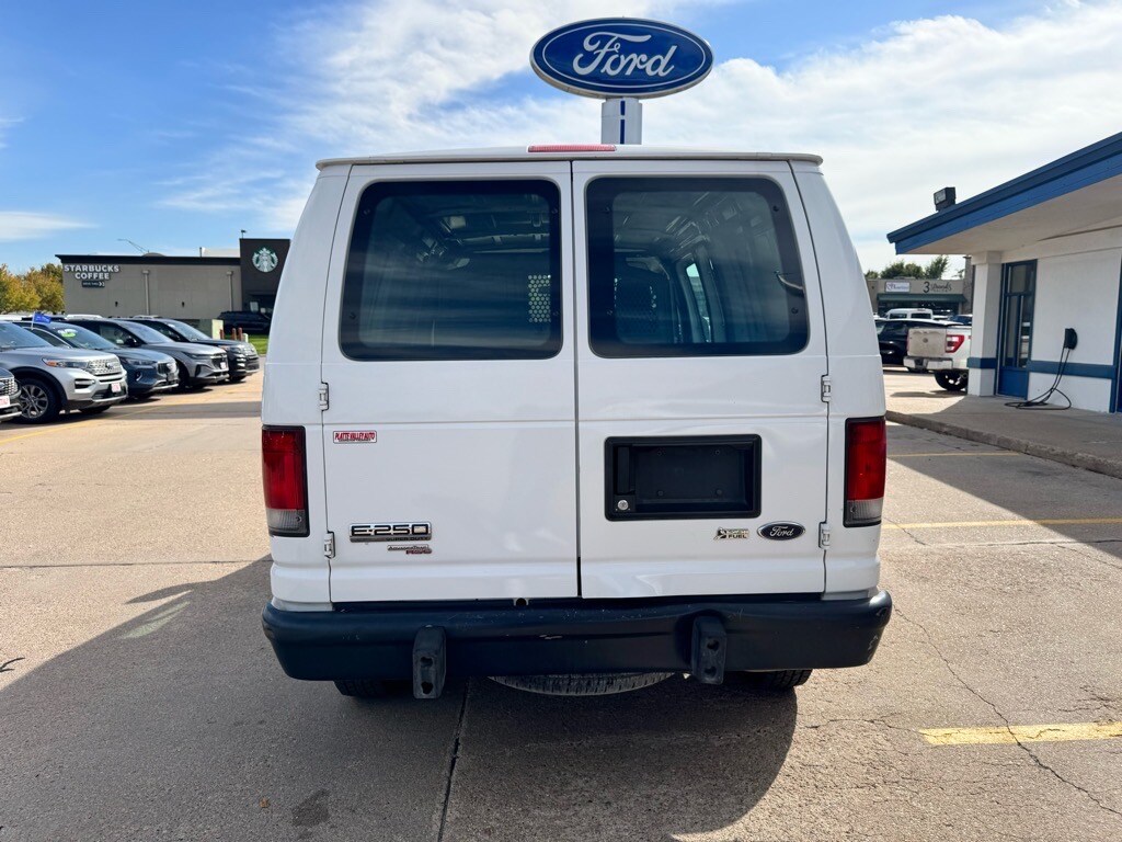 2014 Ford E-250 Cargo photo 2