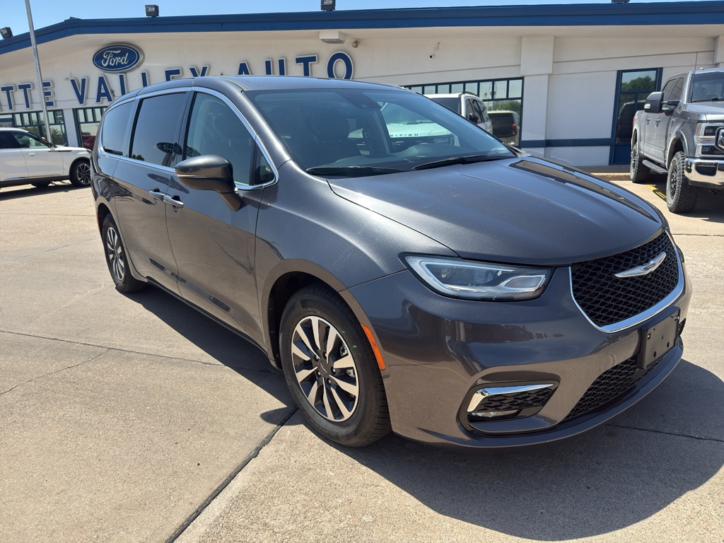 Used 2023 Chrysler Pacifica Plug-In Hybrid Touring L Van Passenger Van