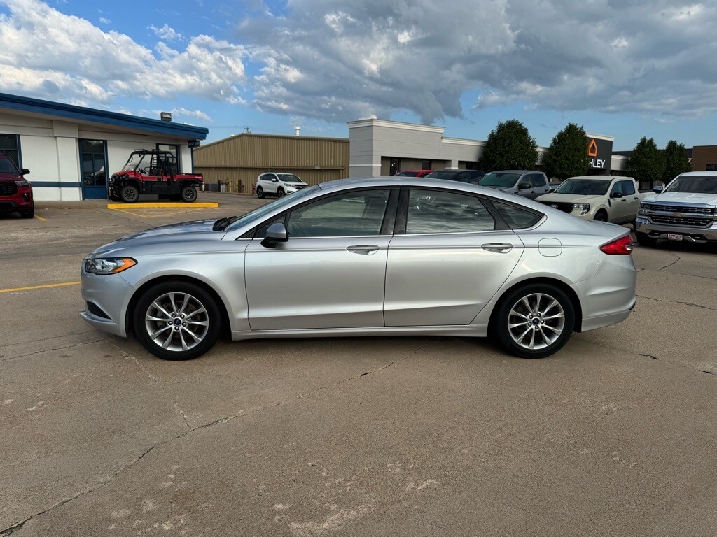 Used 2017 Ford Fusion SE Sedan