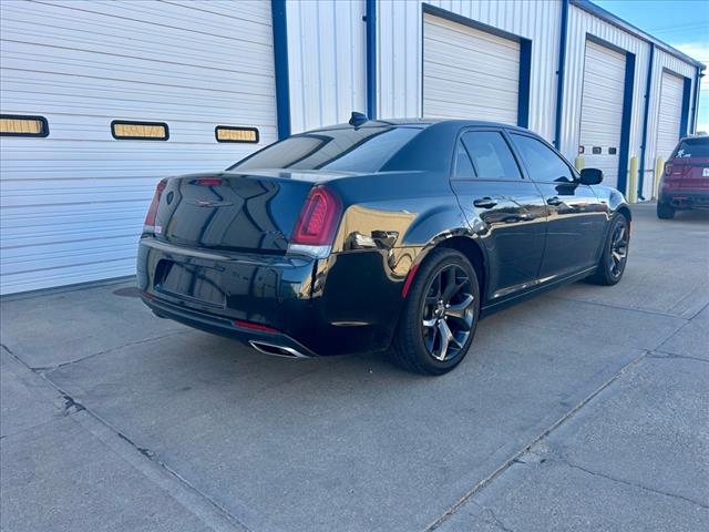 2022 Chrysler 300 S photo 2