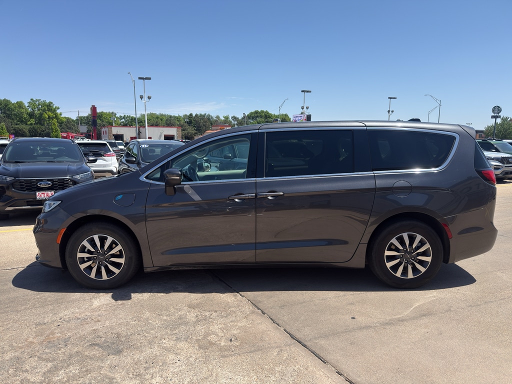 Used 2023 Chrysler Pacifica Plug-In Hybrid Touring L Van Passenger Van