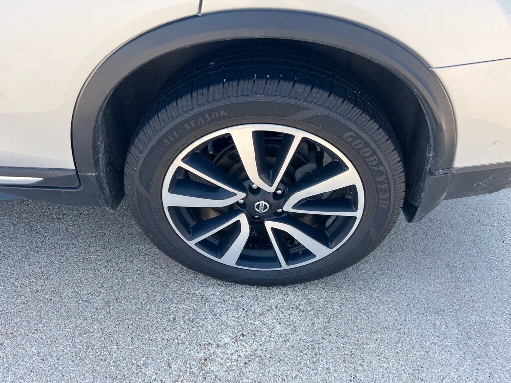 2019 Nissan Rogue photo 3