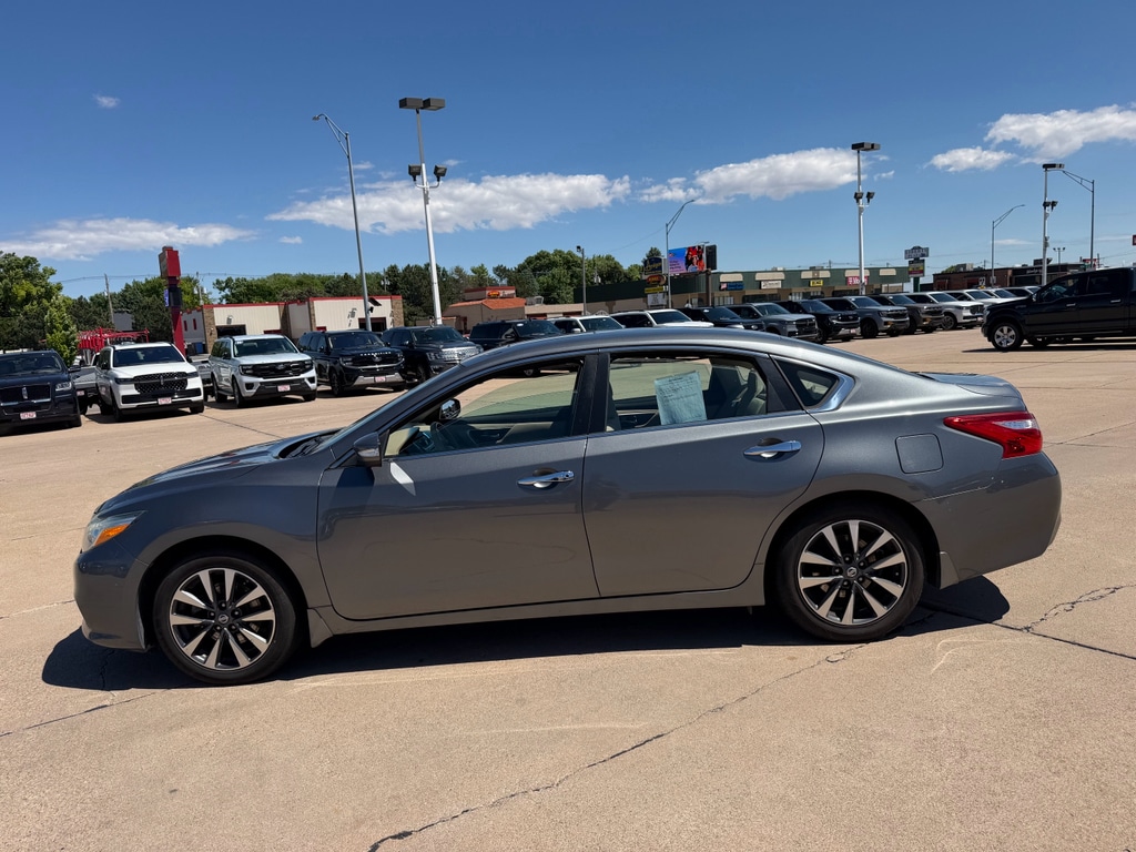 Used 2016 Nissan Altima 2.5 Sedan