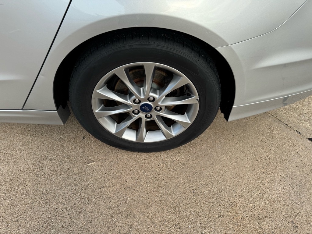 Used 2017 Ford Fusion SE Sedan