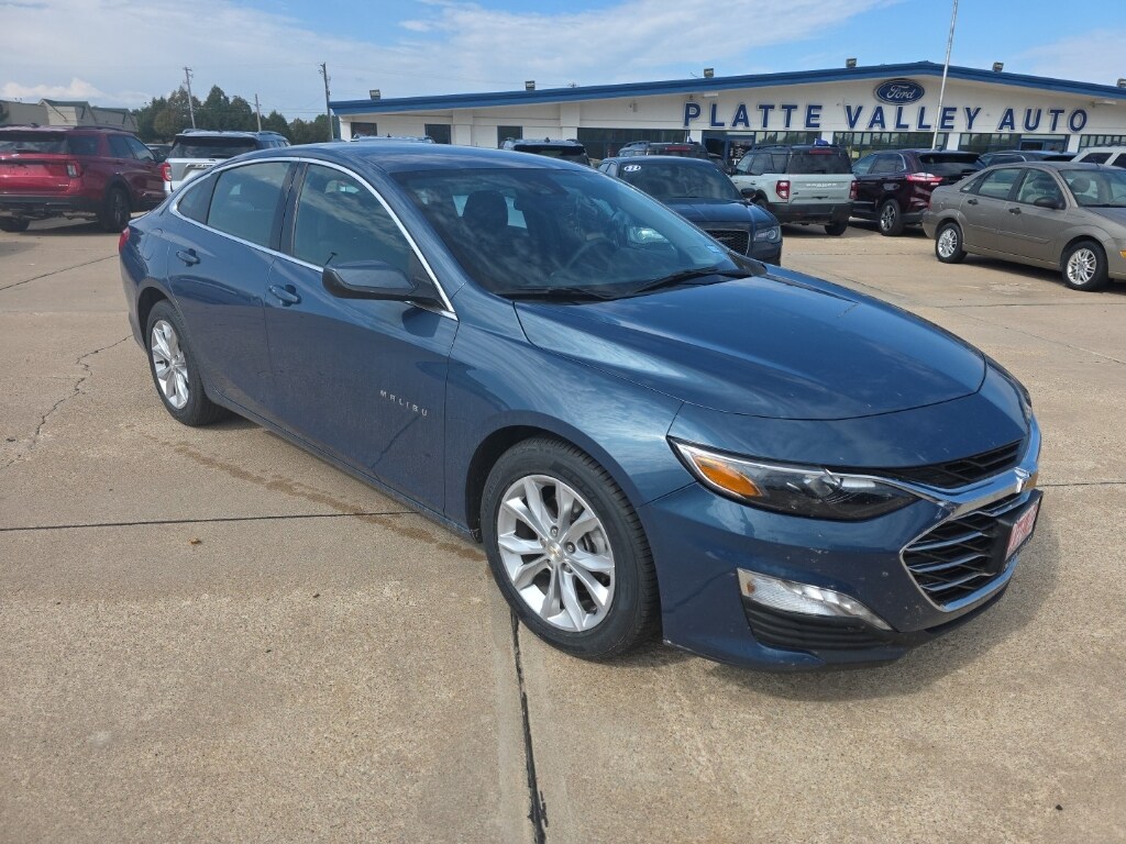 2024 Chevrolet Malibu 1LT photo 2