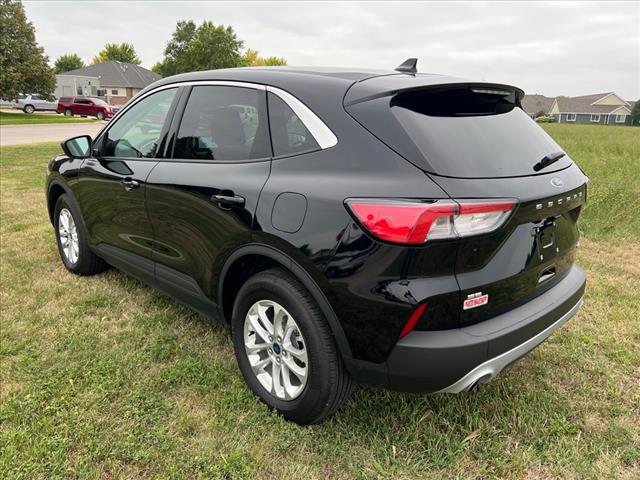 2022 Ford Escape SE photo 3