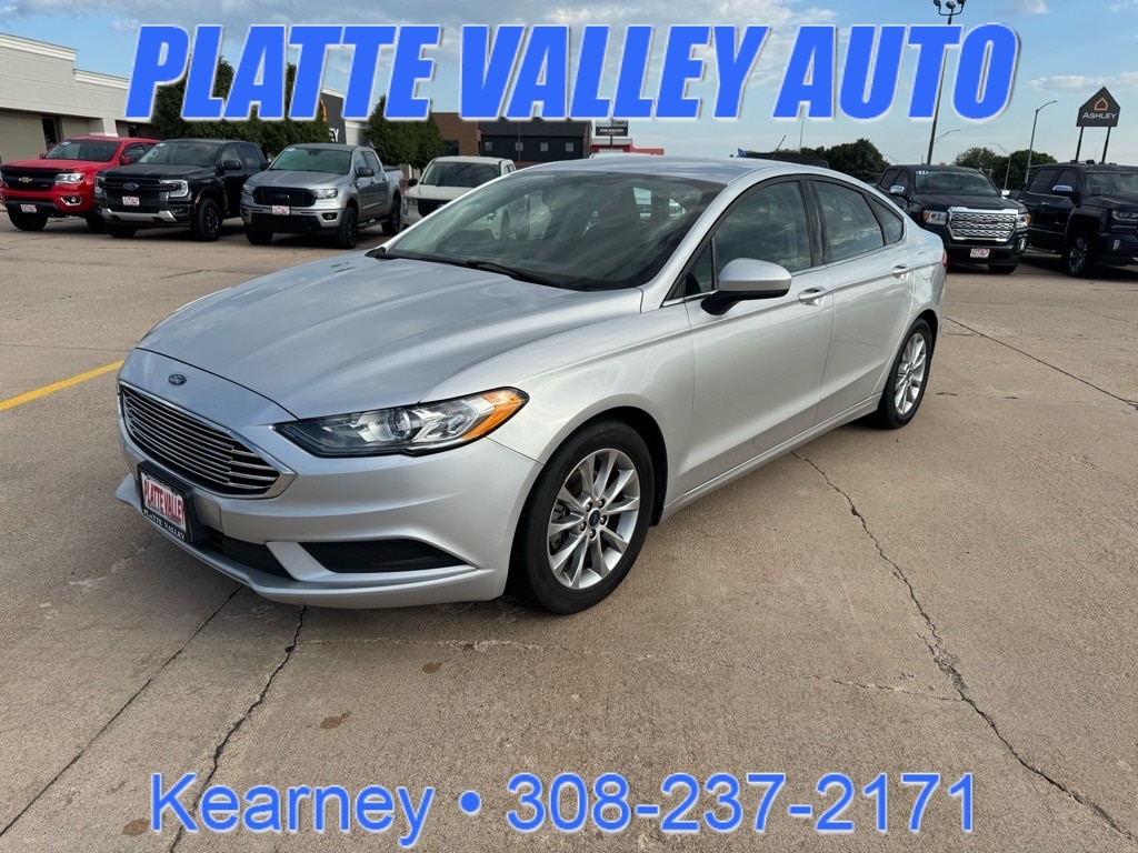 Used 2017 Ford Fusion SE Sedan