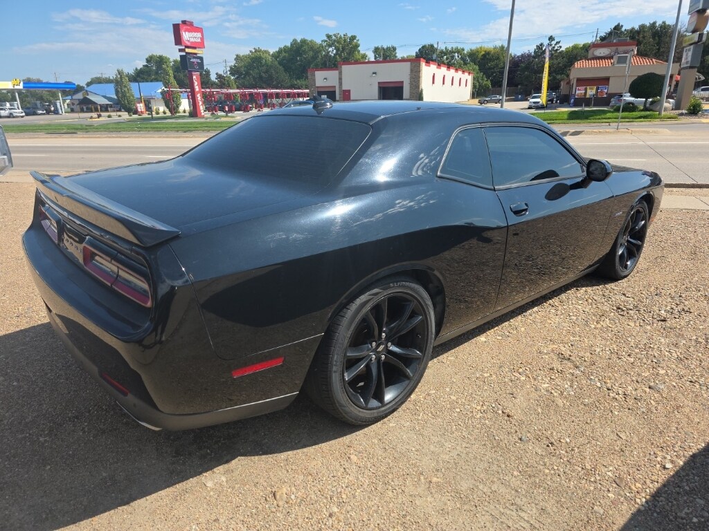 2016 Dodge Challenger SXT Plus photo 2