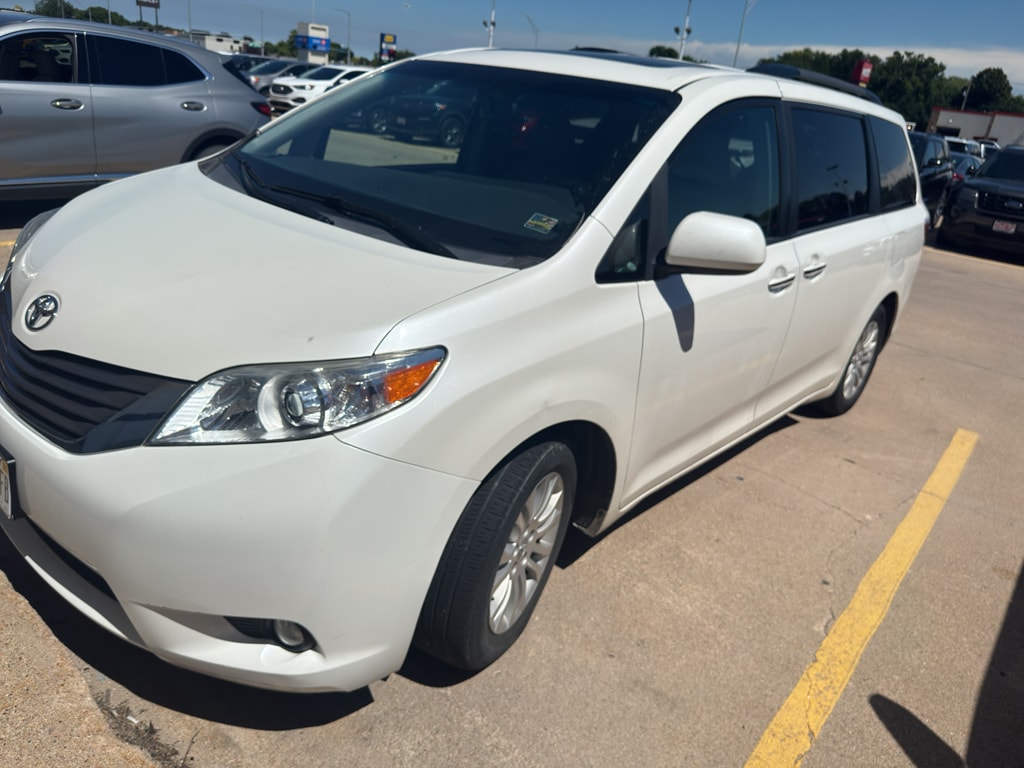 2017 Toyota Sienna XLE
