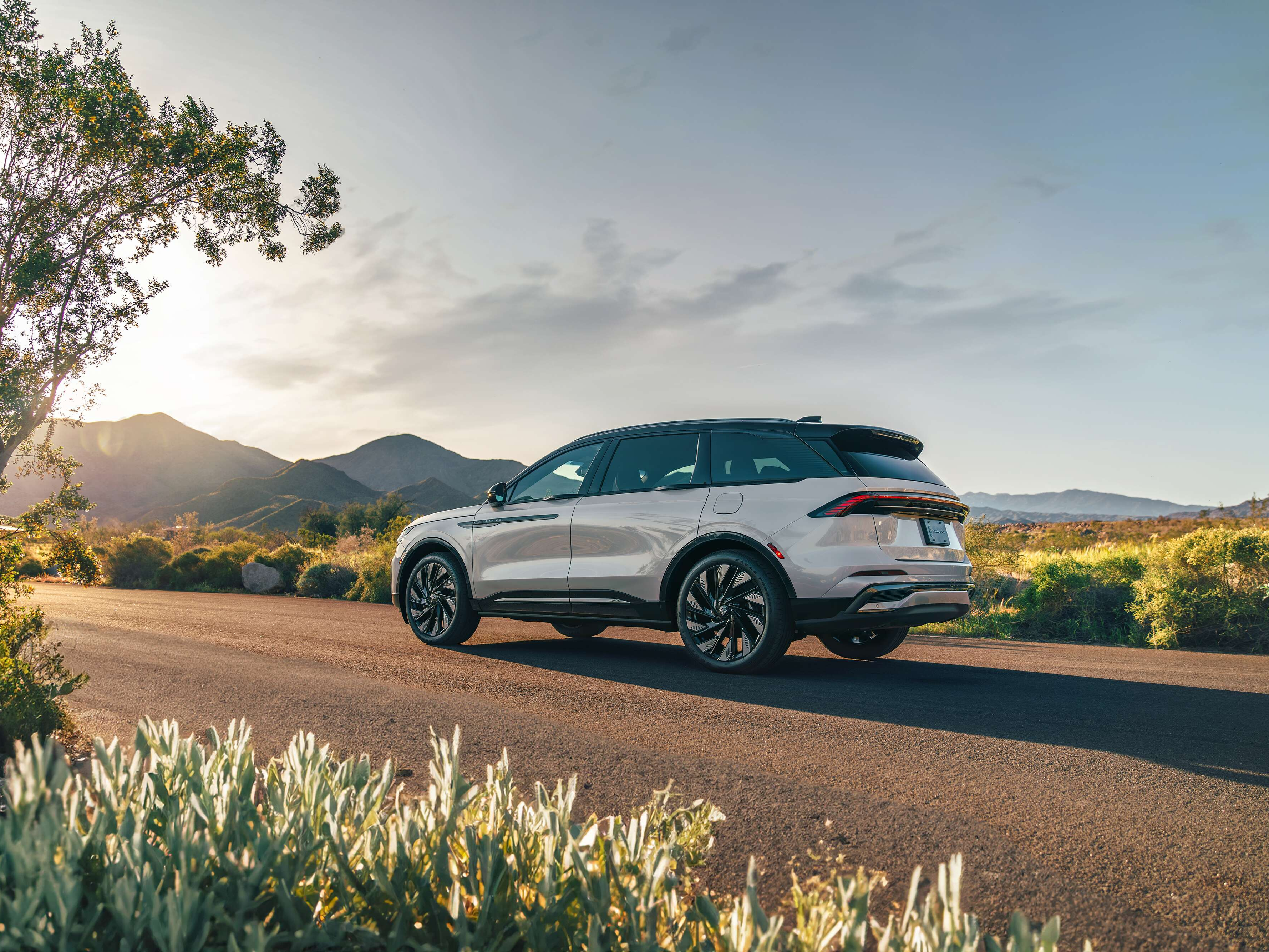 2026 Lincoln Nautilus Lincoln Nautilus driving on a desert highway