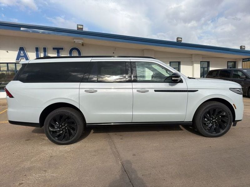 2026 Lincoln Navigator Reserve L - Photo 8