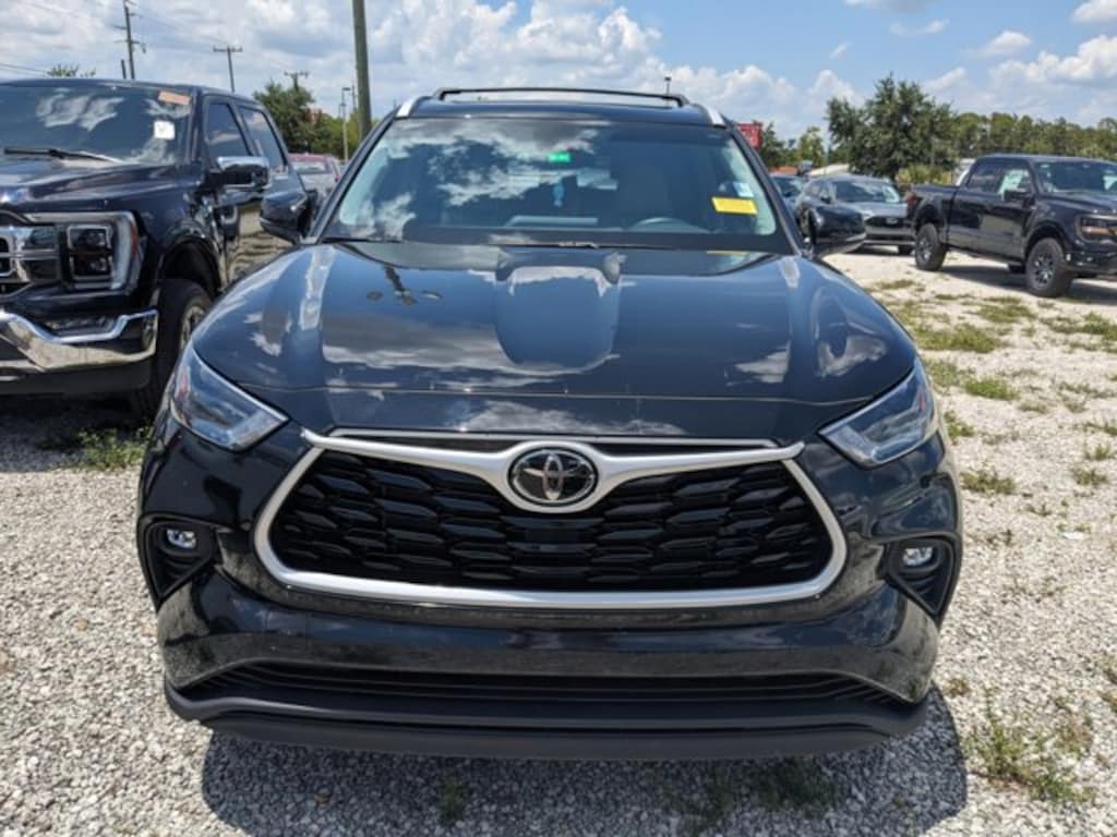 Used 2022 Toyota Highlander XLE Sport Utility