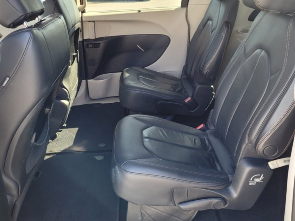 Used 2019 Chrysler Pacifica Touring L Mini-van Passenger