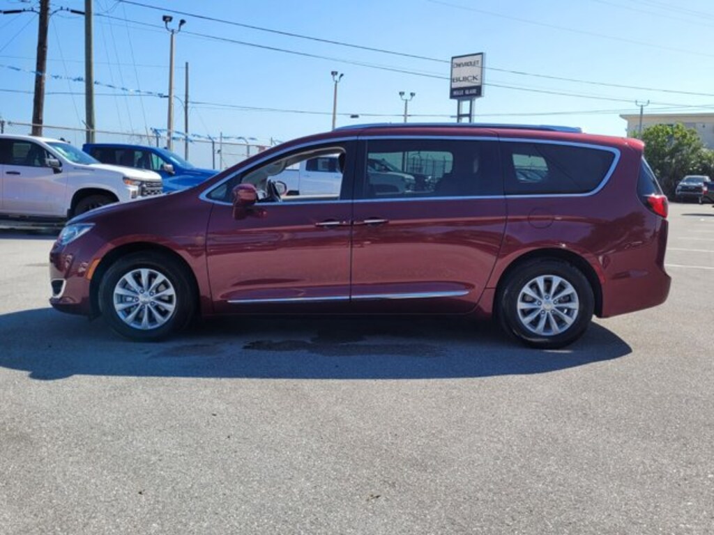 Used 2019 Chrysler Pacifica Touring L Mini-van Passenger