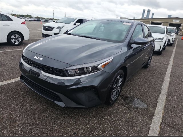 2023 Kia Forte LXS photo 2