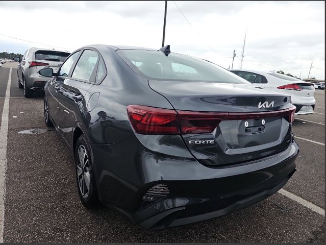 2023 Kia Forte LXS photo 4