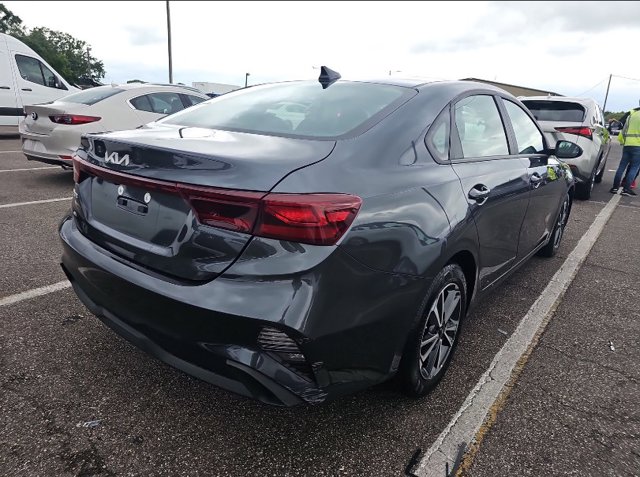2023 Kia Forte LXS photo 3