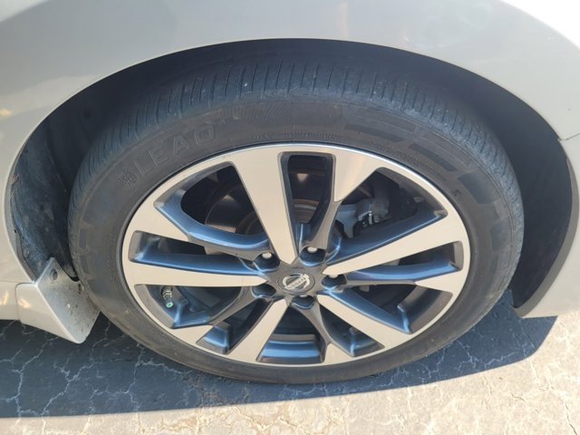 2017 Nissan Altima 2.5 SR photo 4