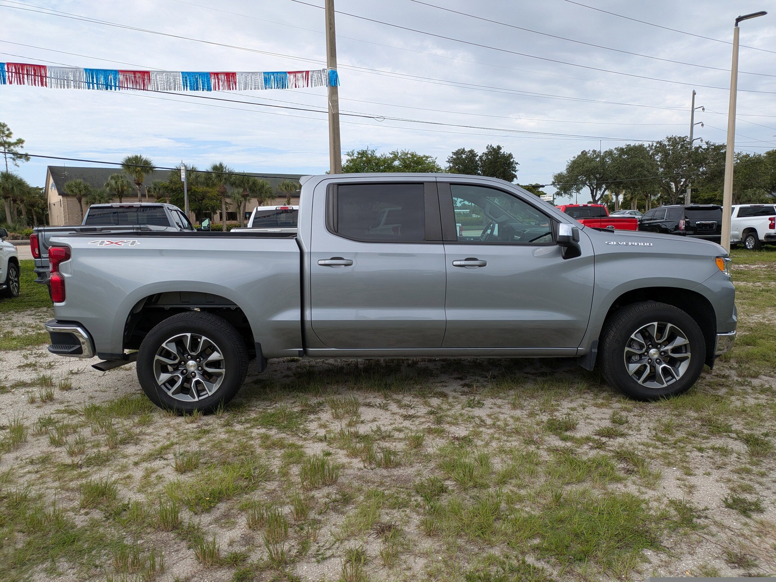 2023 Chevrolet Silverado 1500 LT photo 3