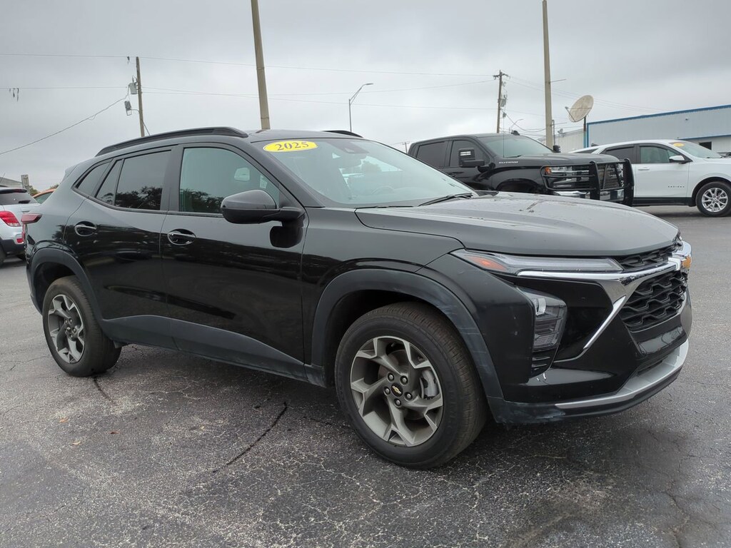 Used 2025 Chevrolet Trax LT FWD LT