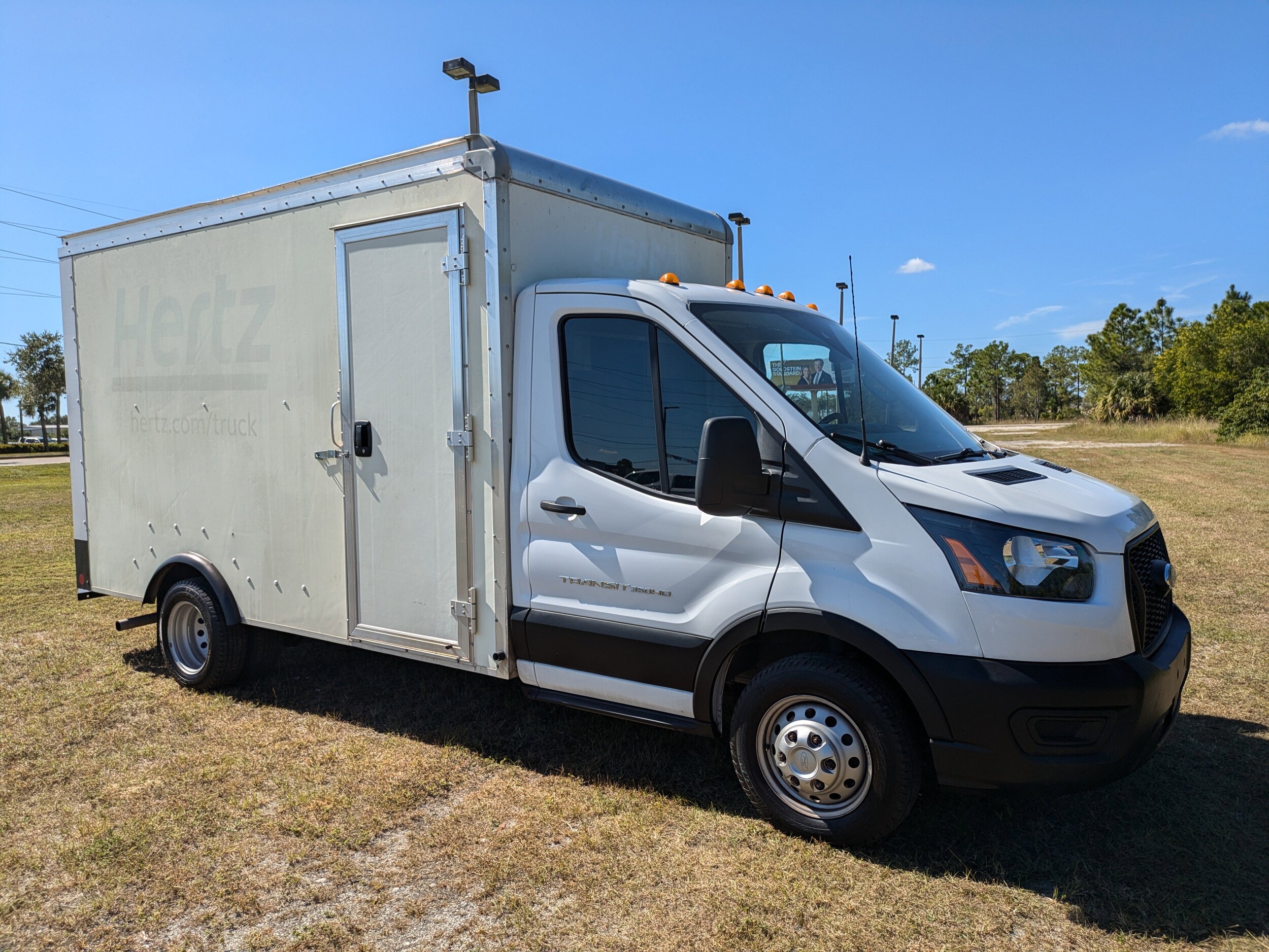 2022 Ford Transit Cutaway photo 2