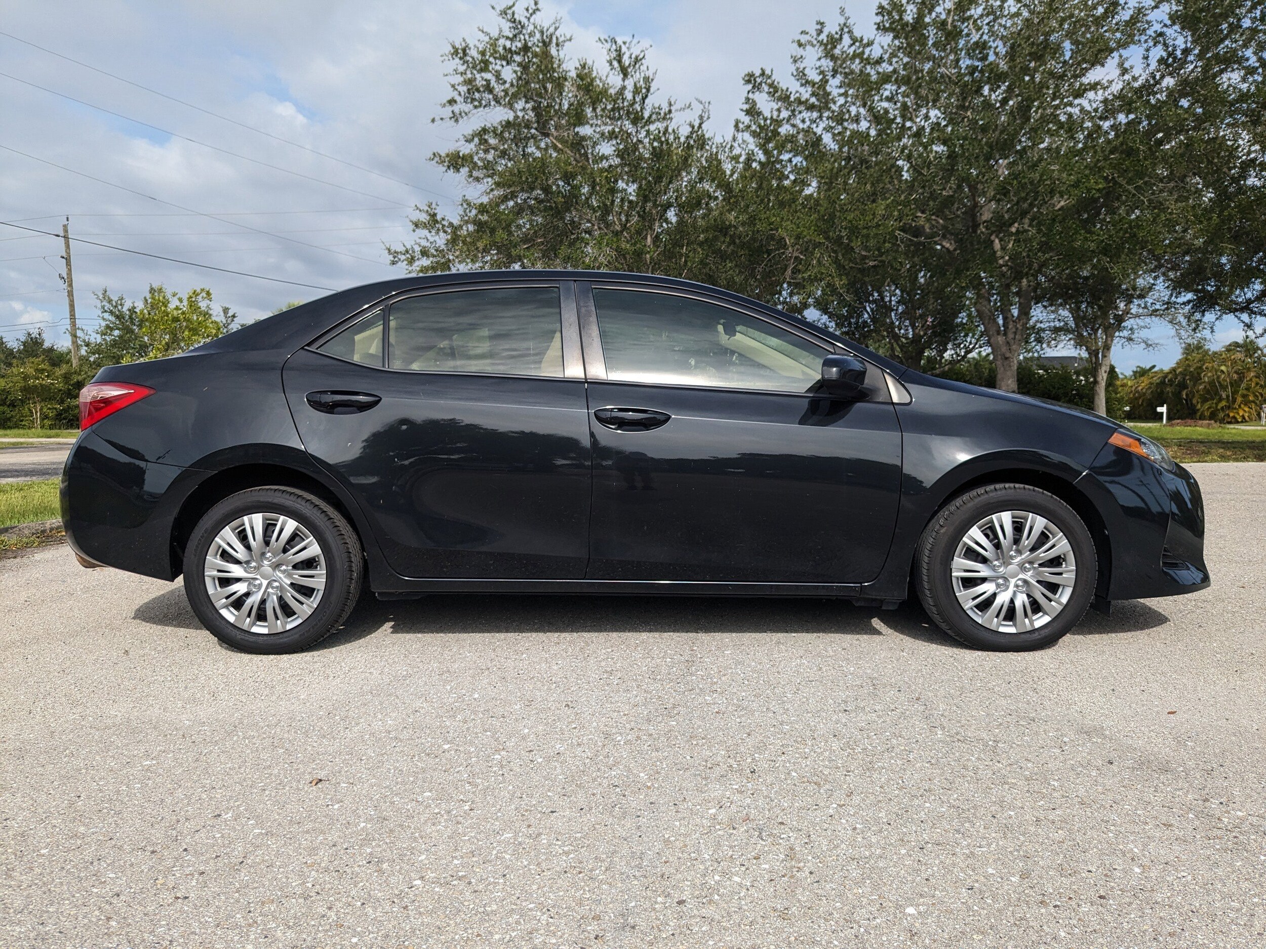 2018 Toyota Corolla LE photo 4