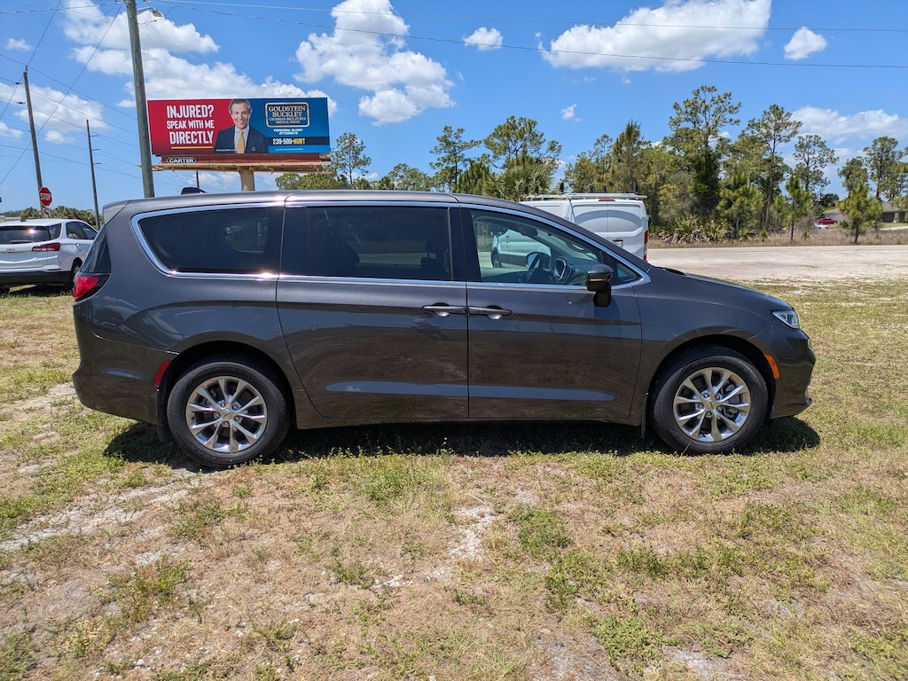 Used 2023 Chrysler Pacifica Touring L Touring L AWD