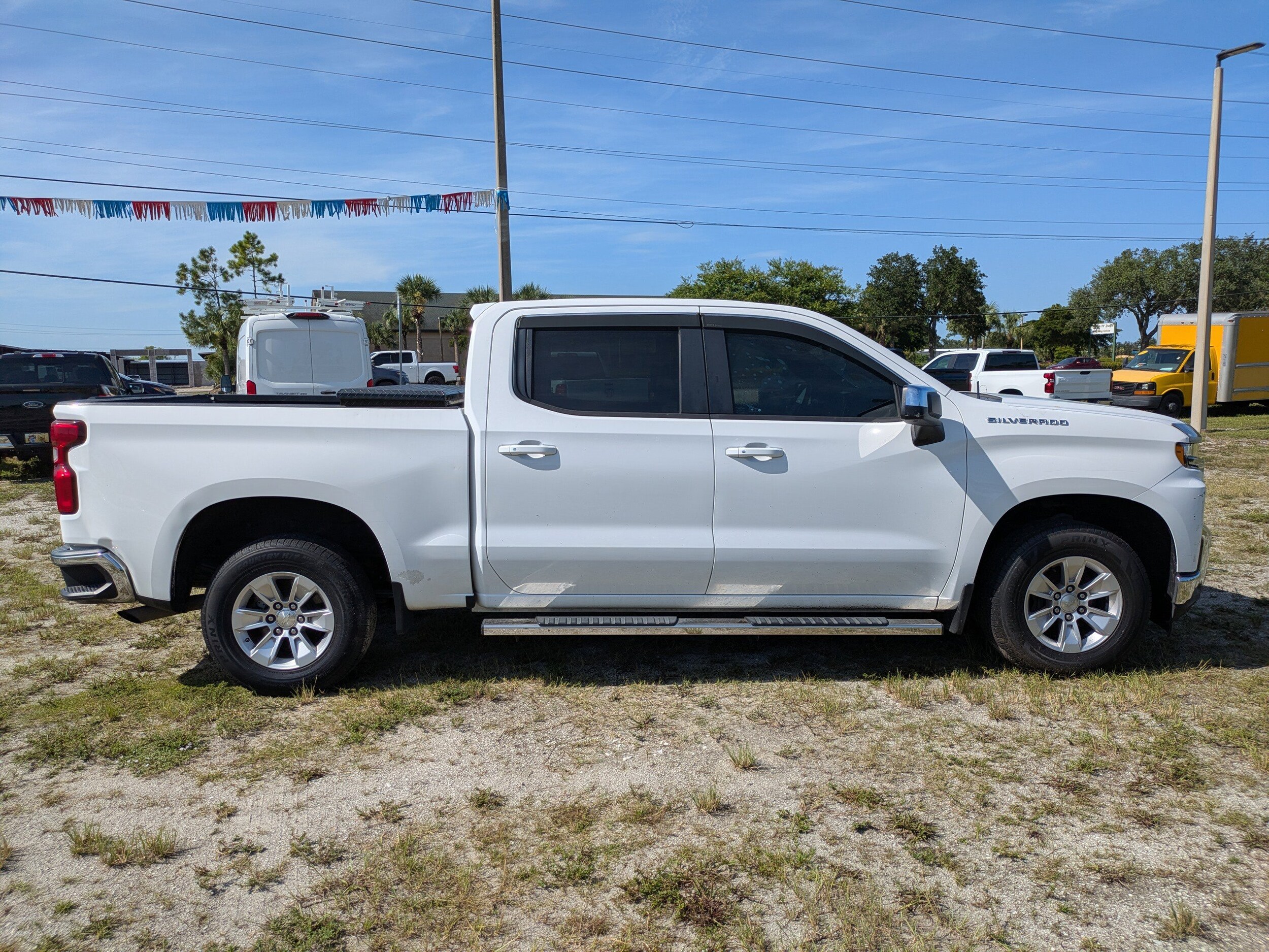 2019 Chevrolet Silverado 1500 LT photo 3