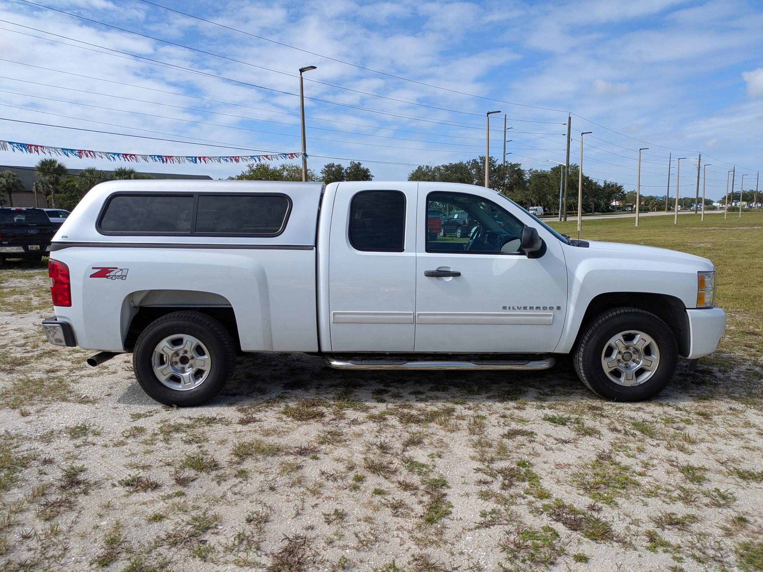 2009 Chevrolet Silverado 1500 LT photo 3