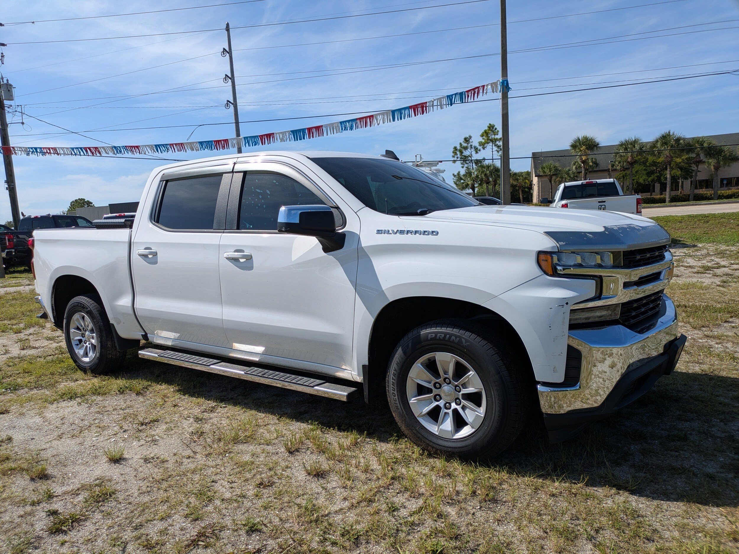 2019 Chevrolet Silverado 1500 LT photo 2