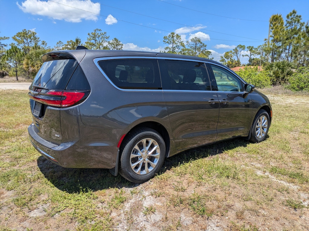 Used 2023 Chrysler Pacifica Touring L Touring L AWD