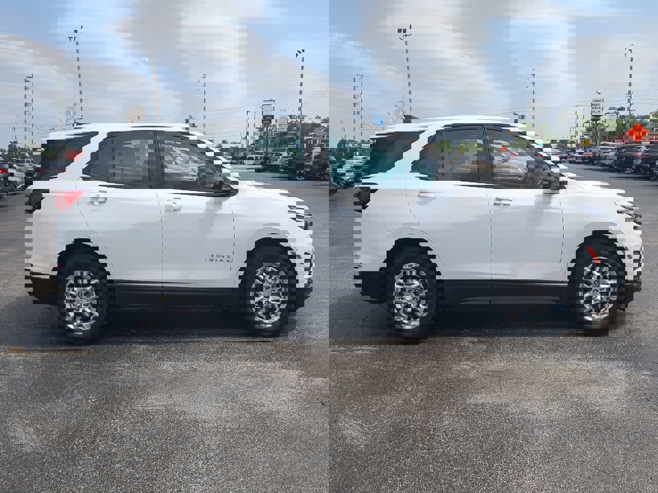 2022 Chevrolet Equinox LS photo 3
