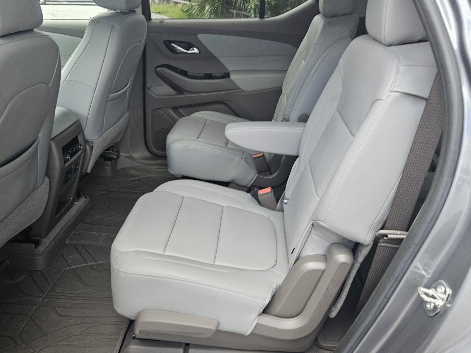 2020 Chevrolet Traverse Leather photo 2