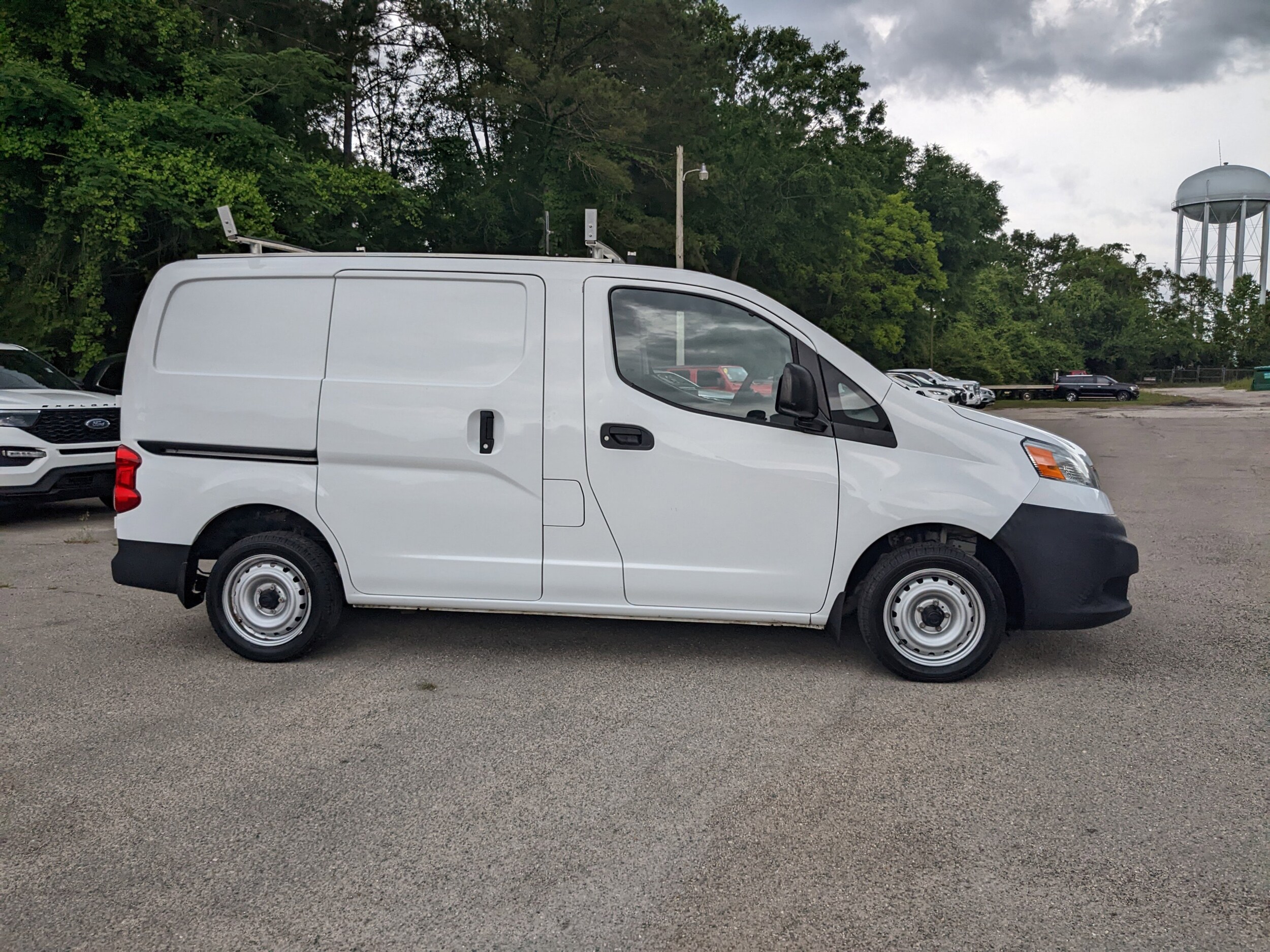 2019 Nissan NV200 S photo 2