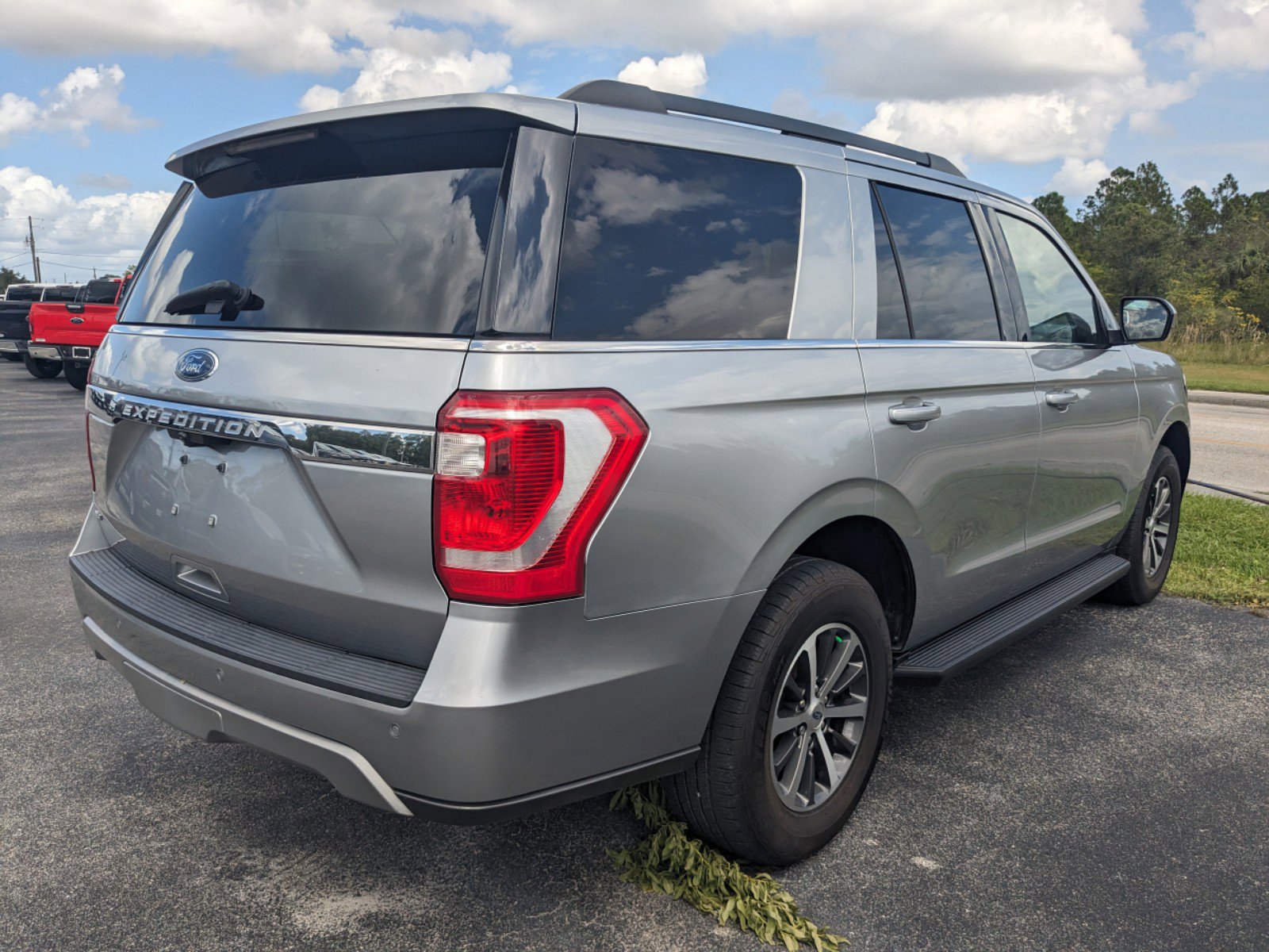 2021 Ford Expedition XLT photo 2