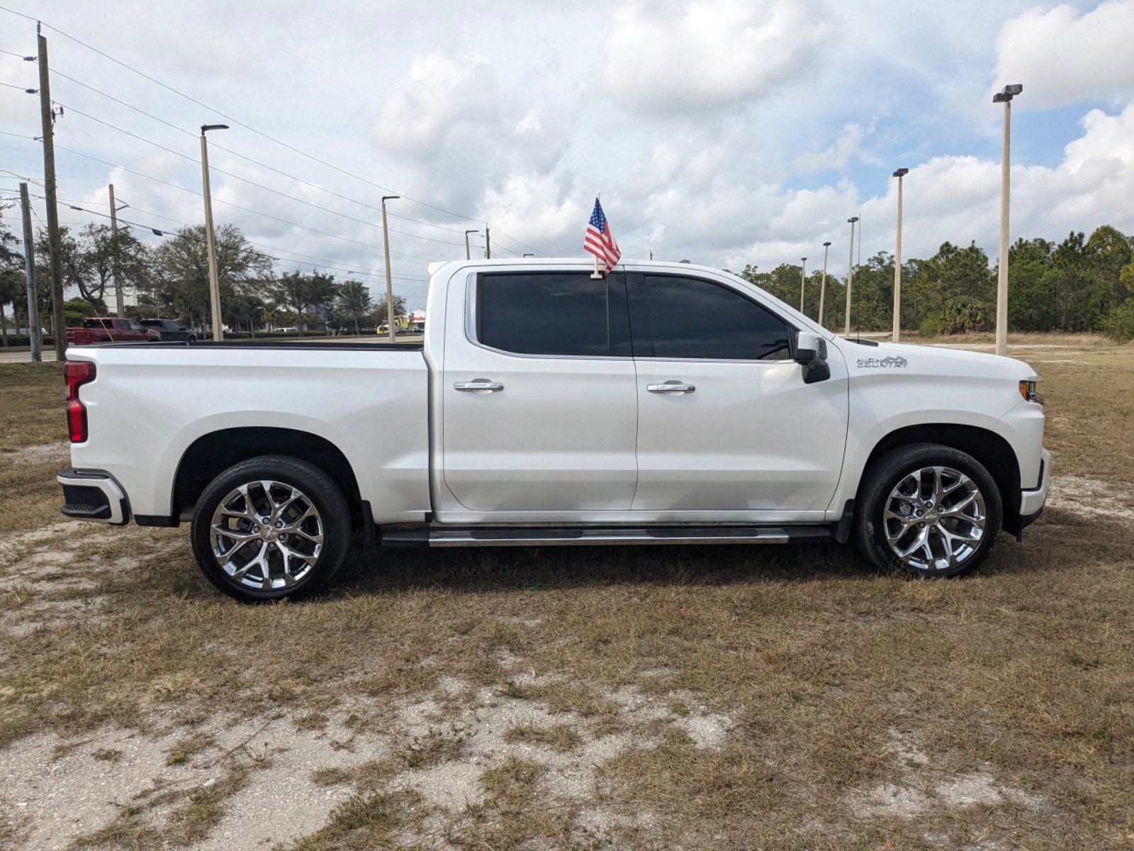 2022 Chevrolet Silverado 1500 LT High Country photo 3