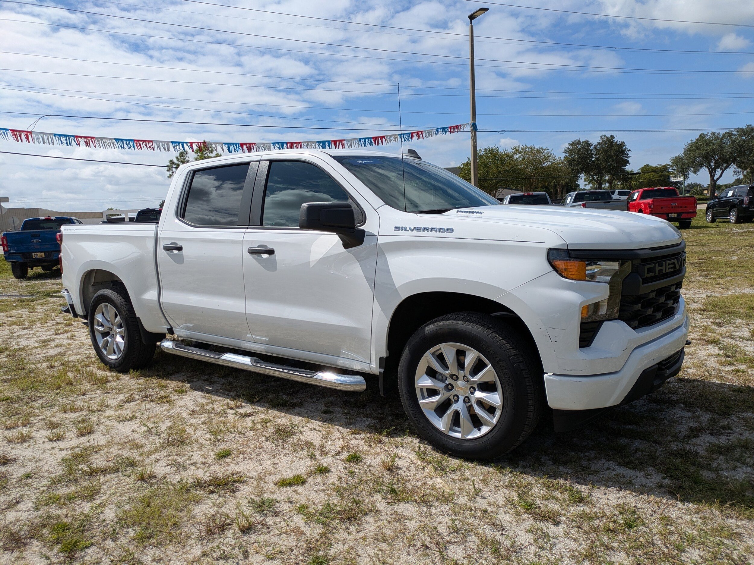 2024 Chevrolet Silverado 1500 Custom photo 2