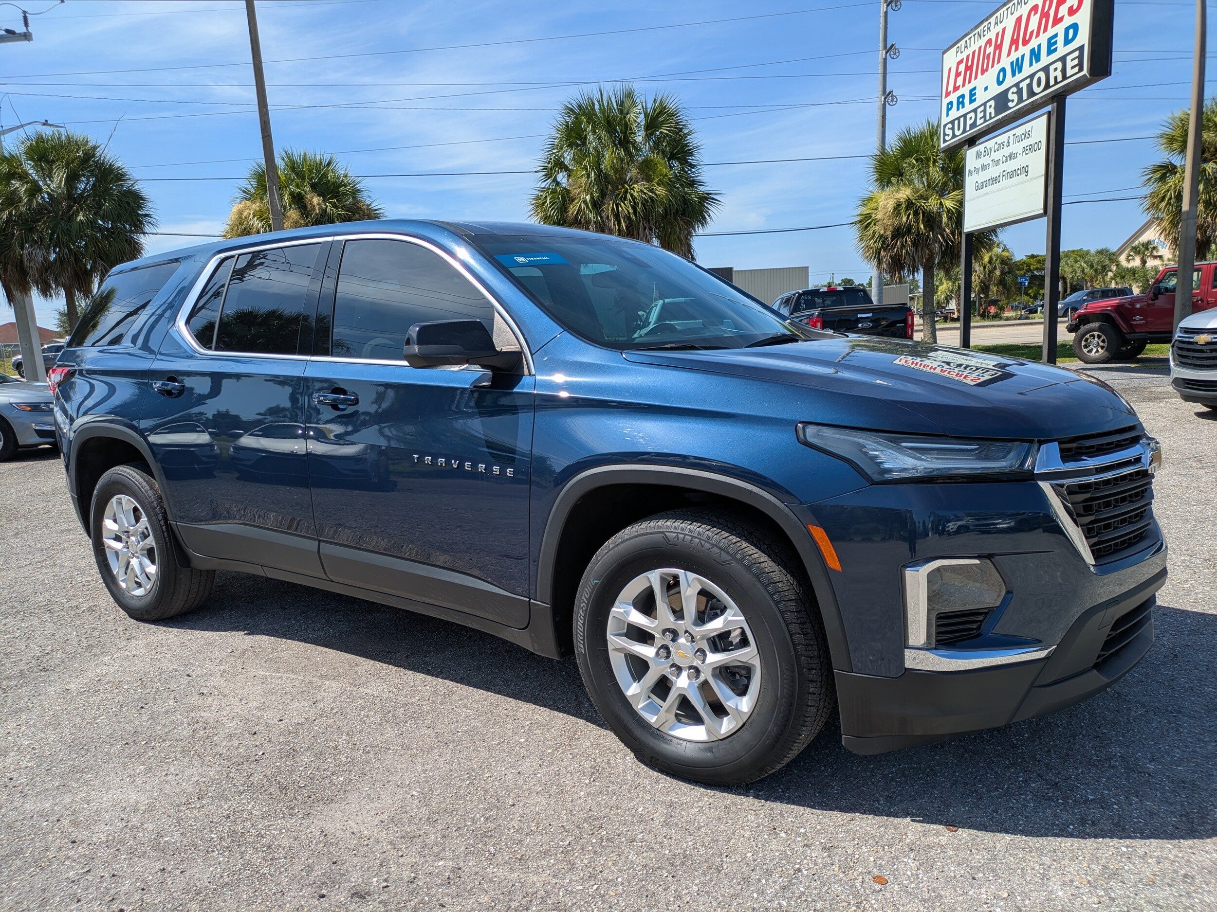 2023 Chevrolet Traverse LS photo 2