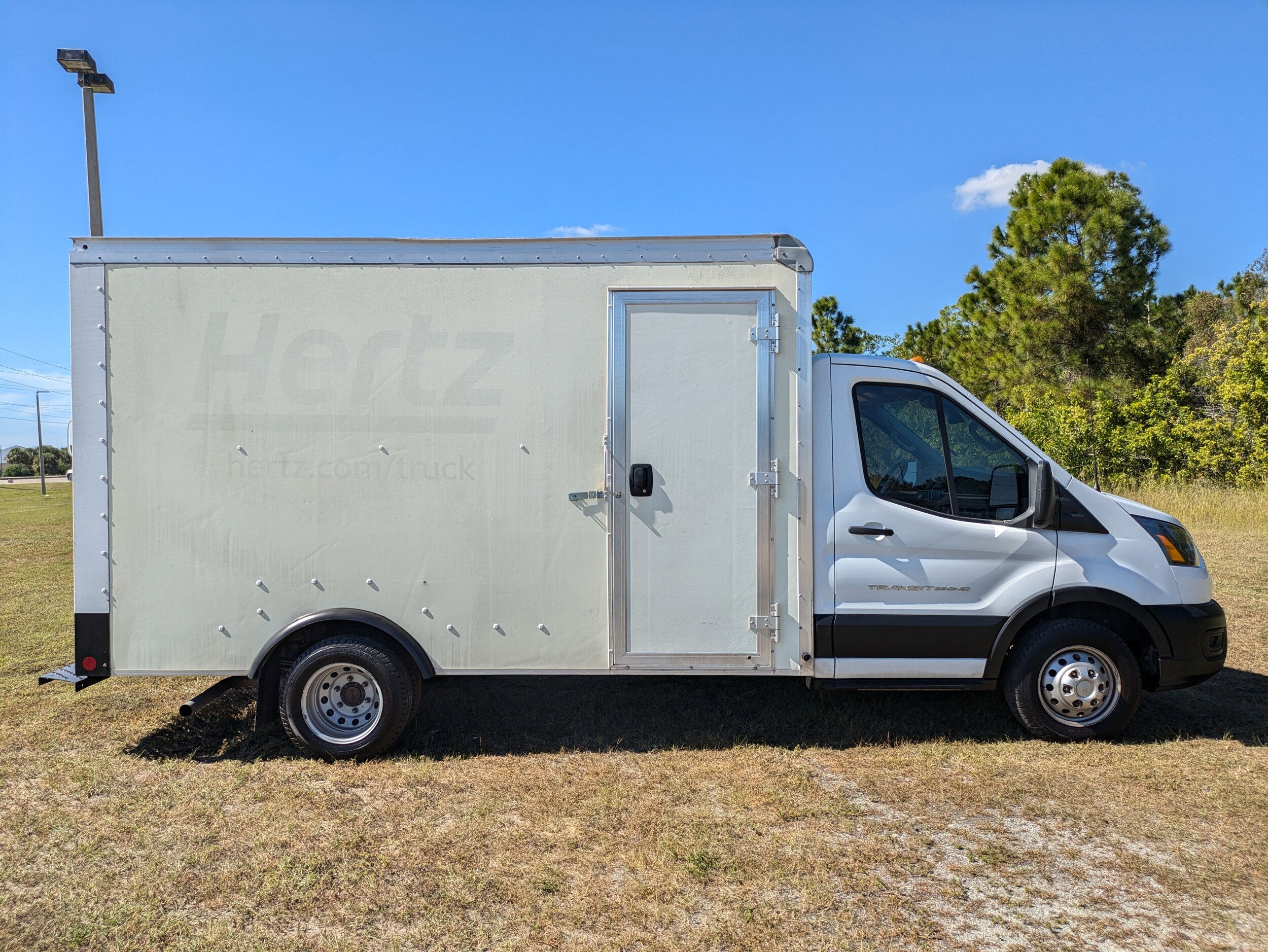 2022 Ford Transit Cutaway photo 3