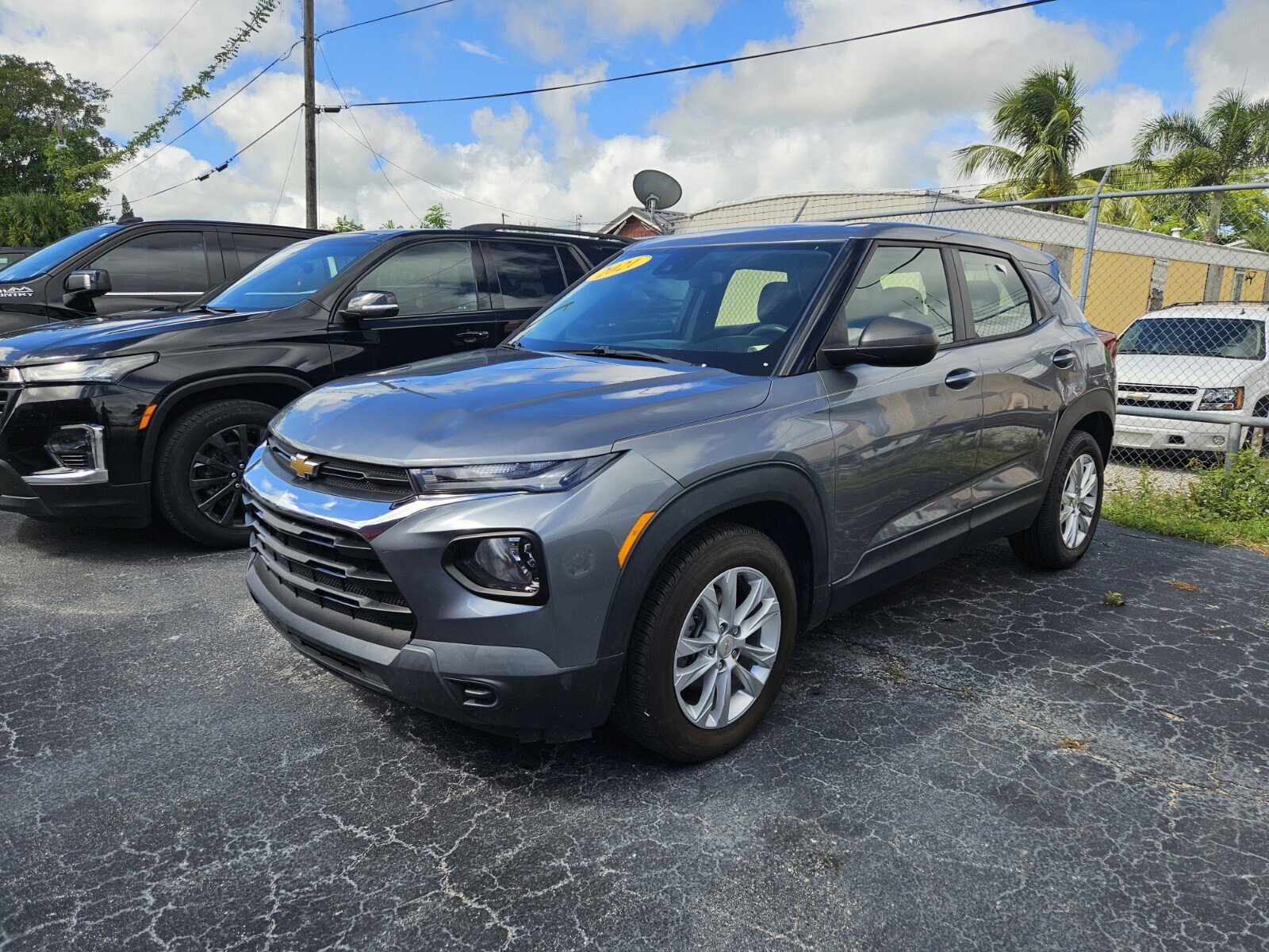 2021 Chevrolet Trailblazer LS photo 2