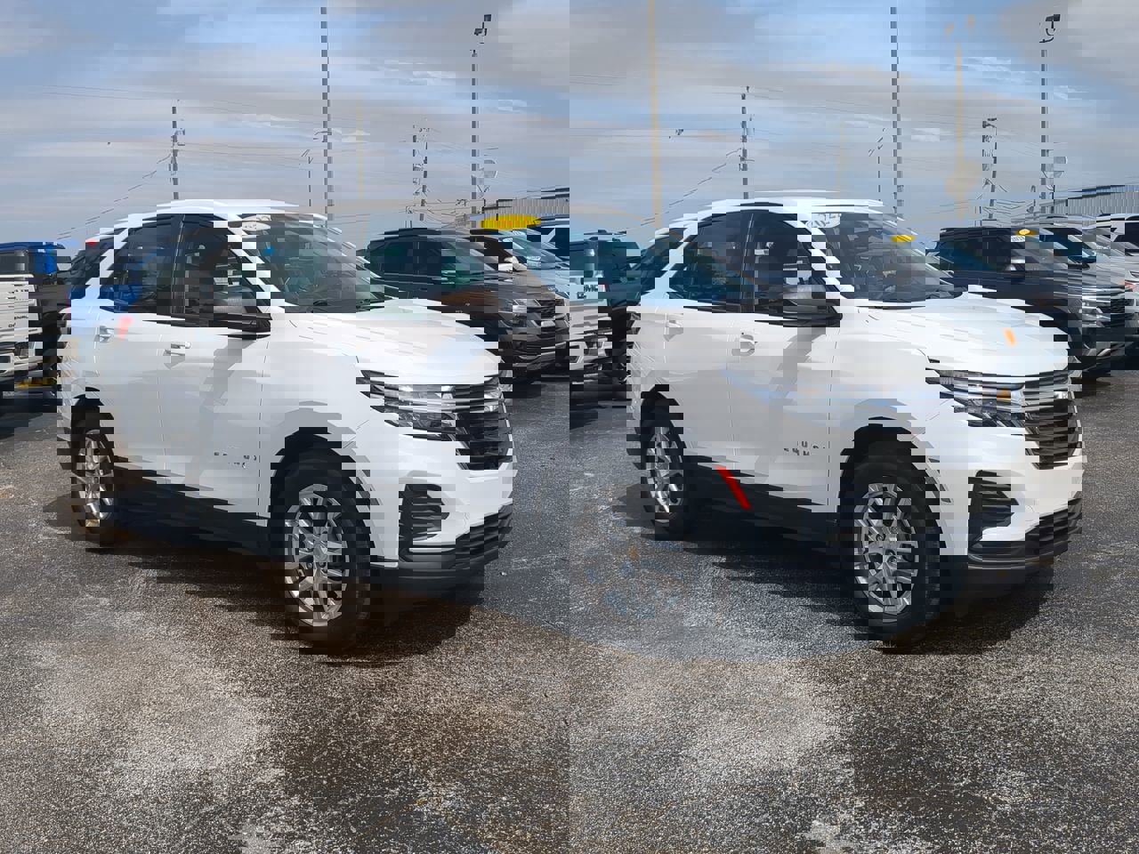 2022 Chevrolet Equinox LS photo 2