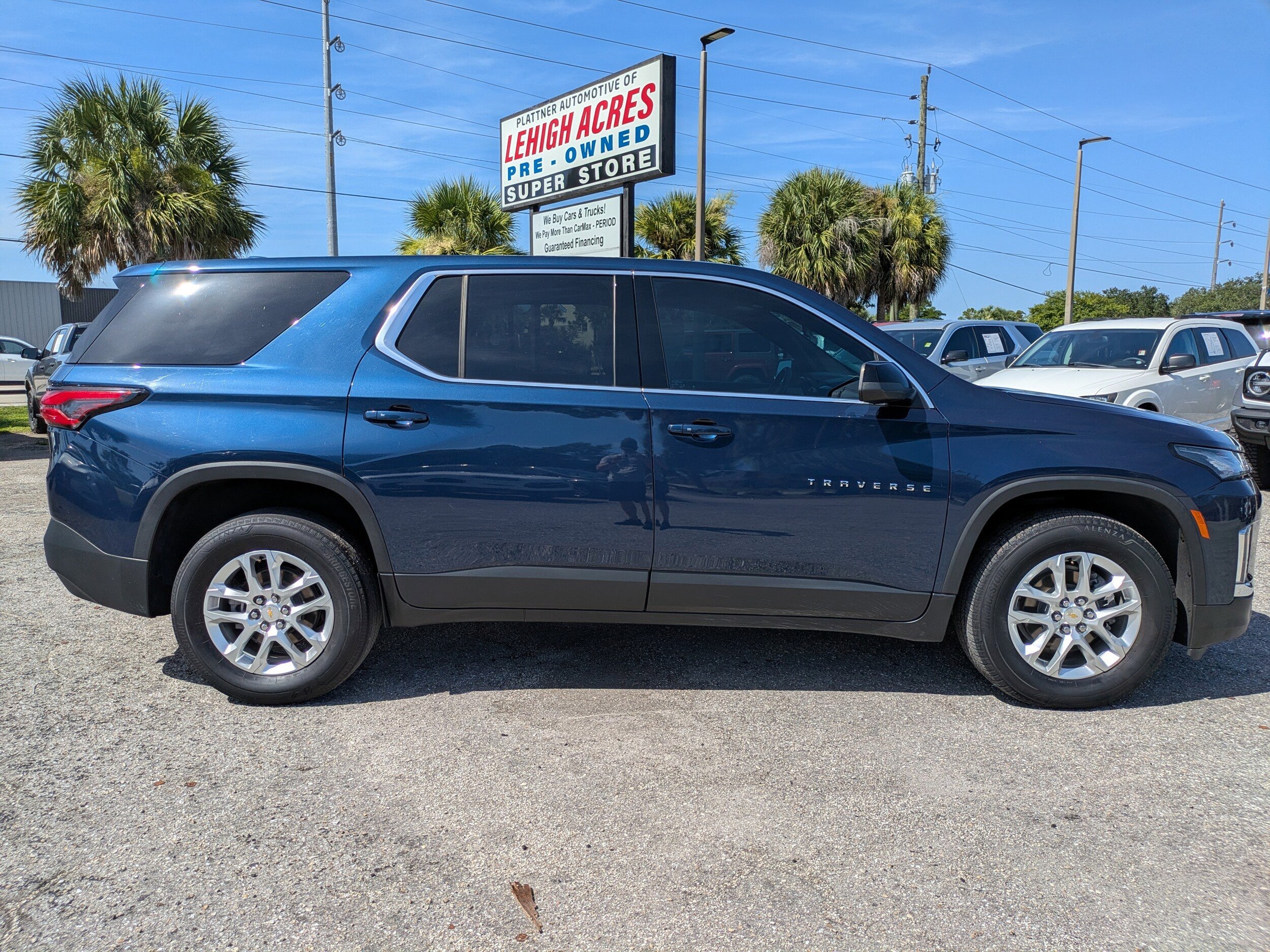 2023 Chevrolet Traverse LS photo 3