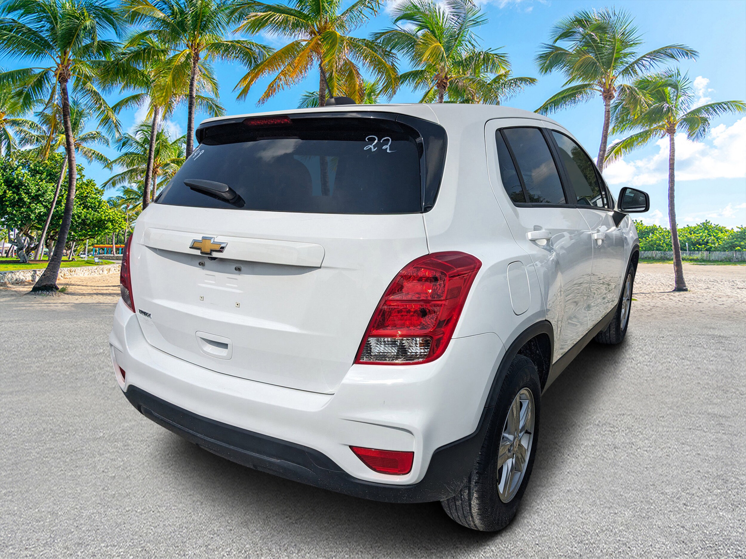 2022 Chevrolet Trax LS photo 3