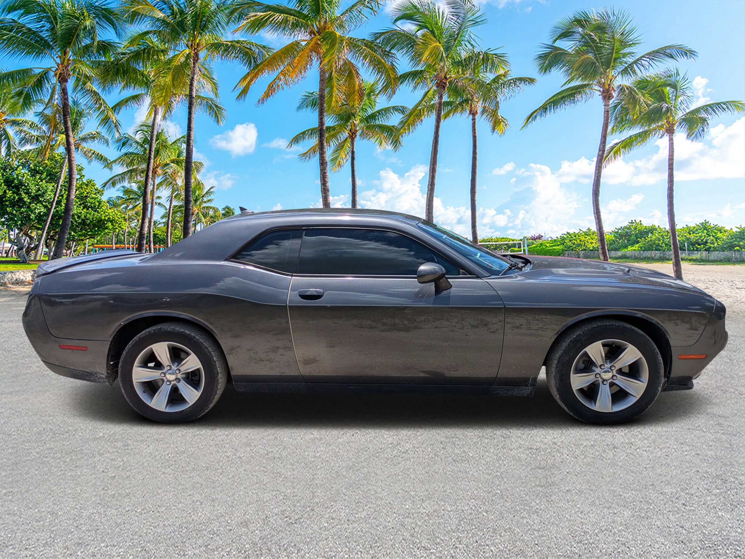 2018 Dodge Challenger SXT Plus photo 2