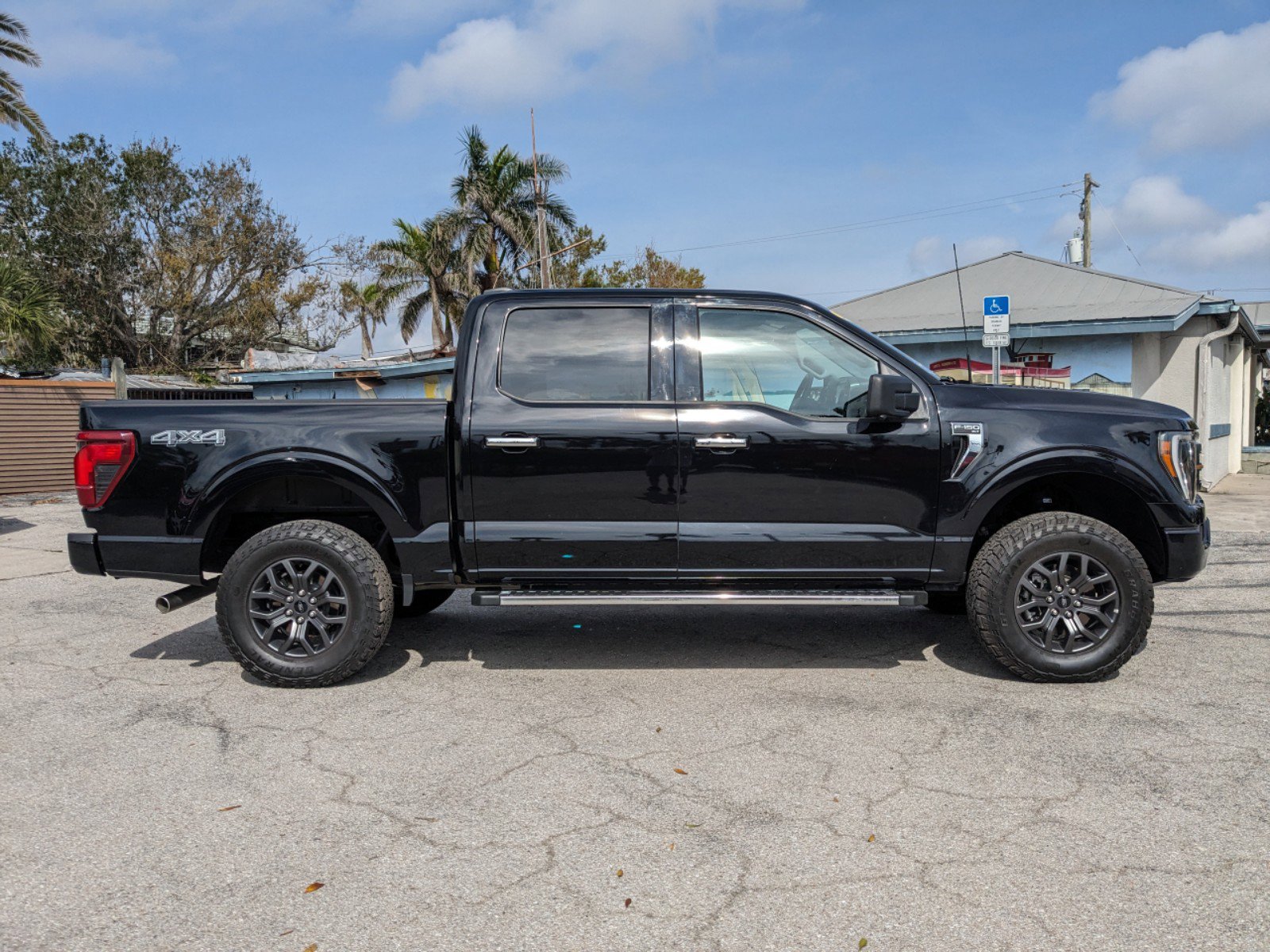 2024 Ford F-150 XLT photo 3