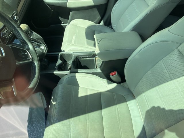 2017 Honda CR-V Touring photo 2