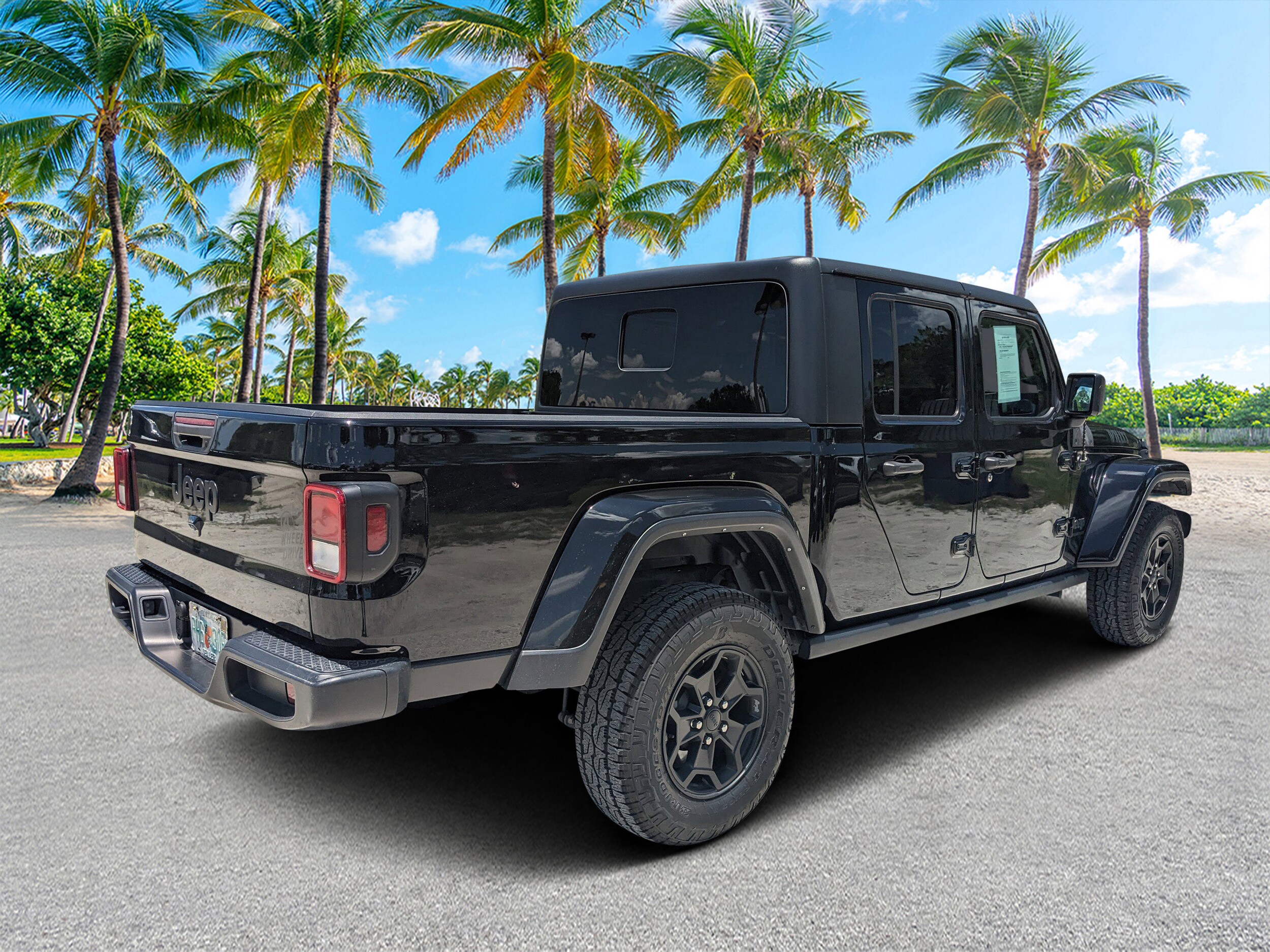 2022 Jeep Gladiator Willys photo 2