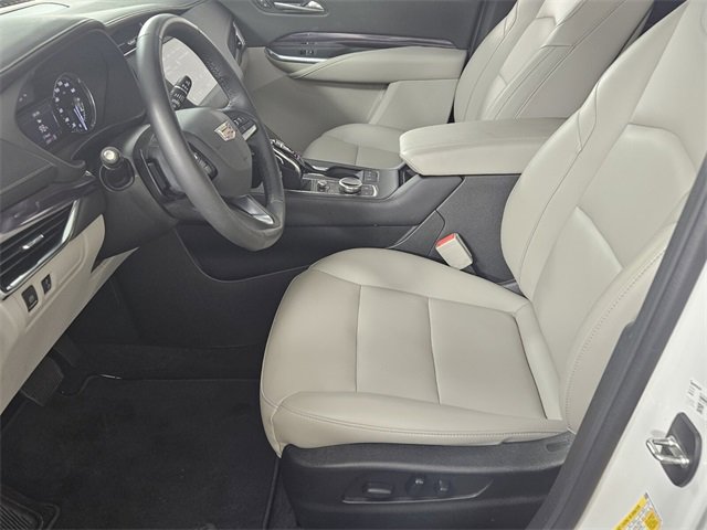2022 Cadillac XT4 Luxury photo 2