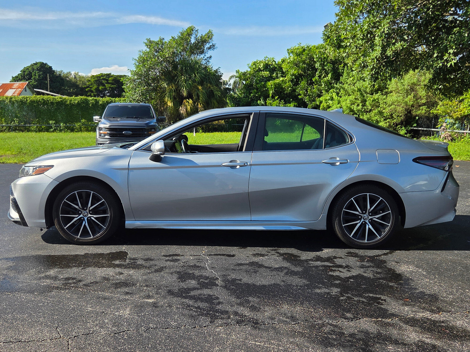 Used 2021 Toyota Camry SE Sedan