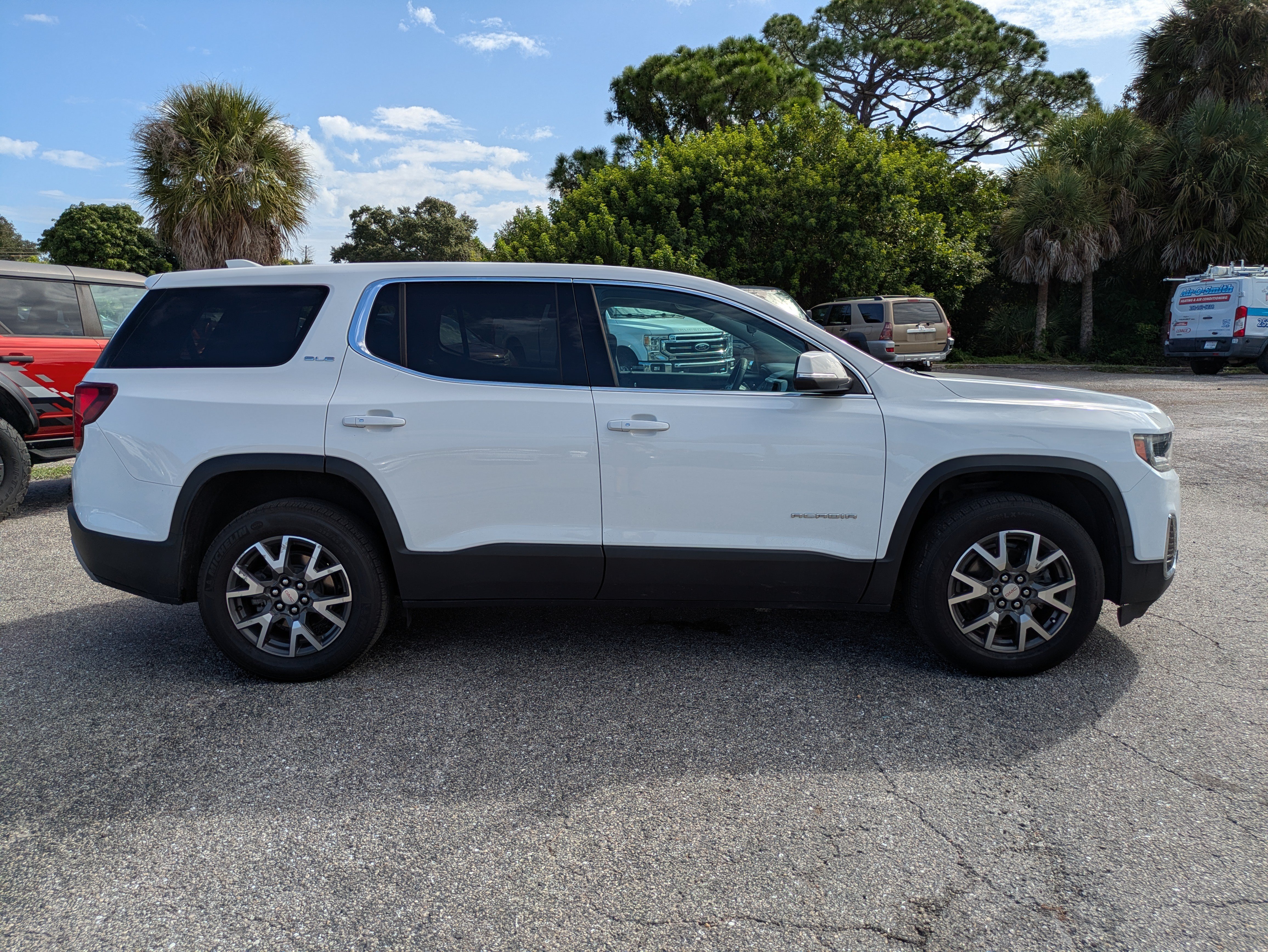 Used 2023 GMC Acadia SLE SUV